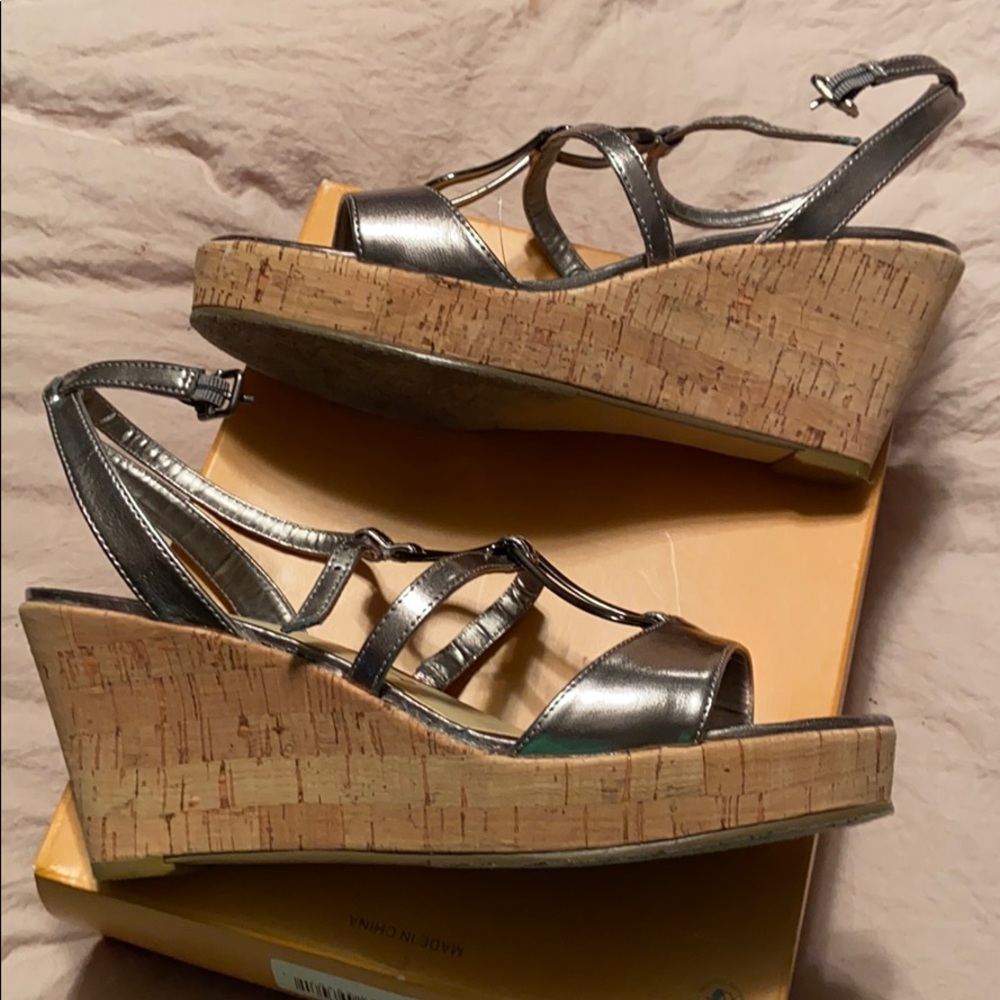 Sandals - Picture 2 of 3